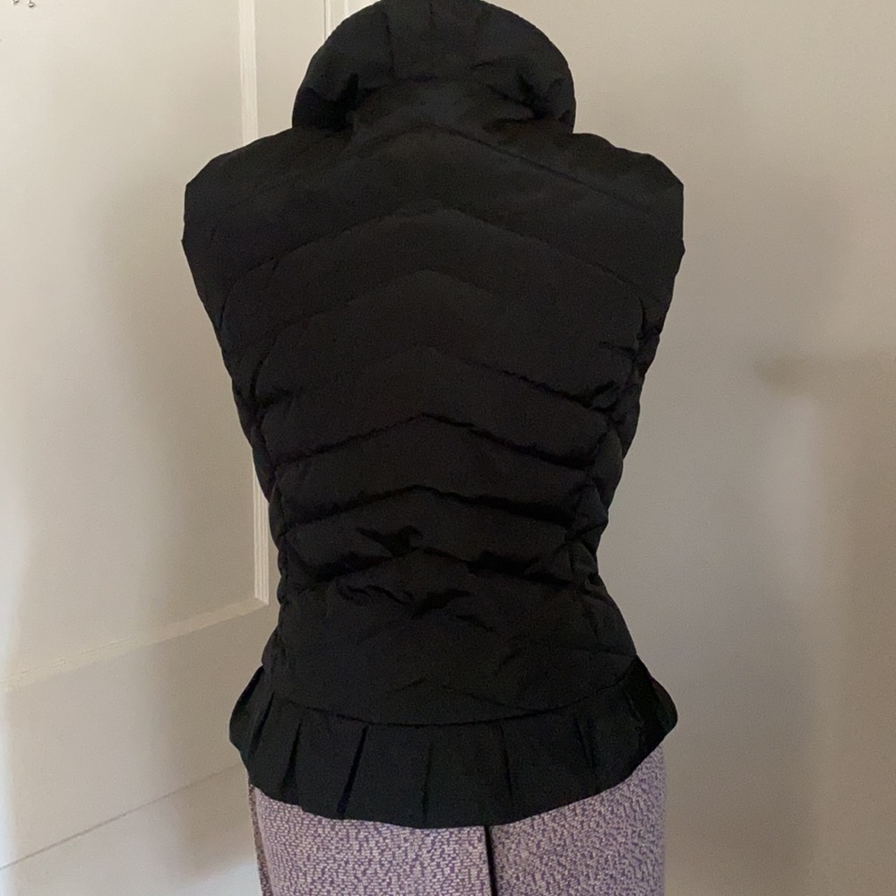 White House Black Market Vest - Picture 5 of 6